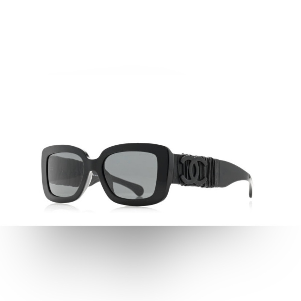 CHANEL Elegant Black Sunglasses